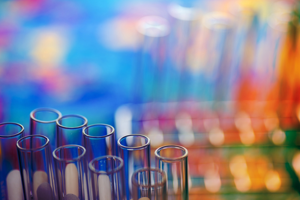 Un médico destaca la importancia de interpretar los resultados de laboratorio en contexto, enfatizando la optimización personalizada de la salud a través de la prevención proactiva, estrategias basadas en evidencia y un enfoque en biomarcadores significativos para mejores resultados de salud.