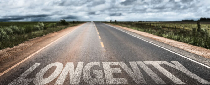 Physician emphasizes the importance of personalized medicine in longevity and healthspan optimization, sharing an example of a patient whose history revealed an undiagnosed malignancy, highlighting the value of comprehensive care and continuity for better health outcomes.