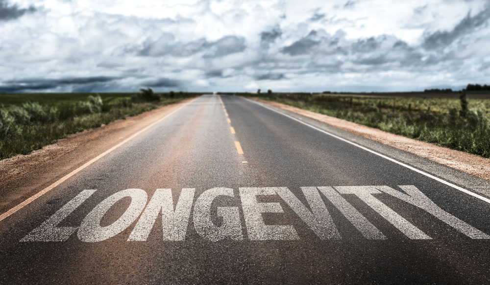 Physician emphasizes the importance of personalized medicine in longevity and healthspan optimization, sharing an example of a patient whose history revealed an undiagnosed malignancy, highlighting the value of comprehensive care and continuity for better health outcomes.